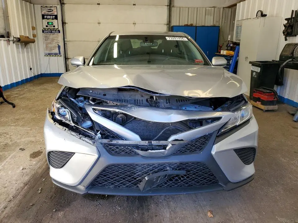 2018 TOYOTA CAMRY SE  
