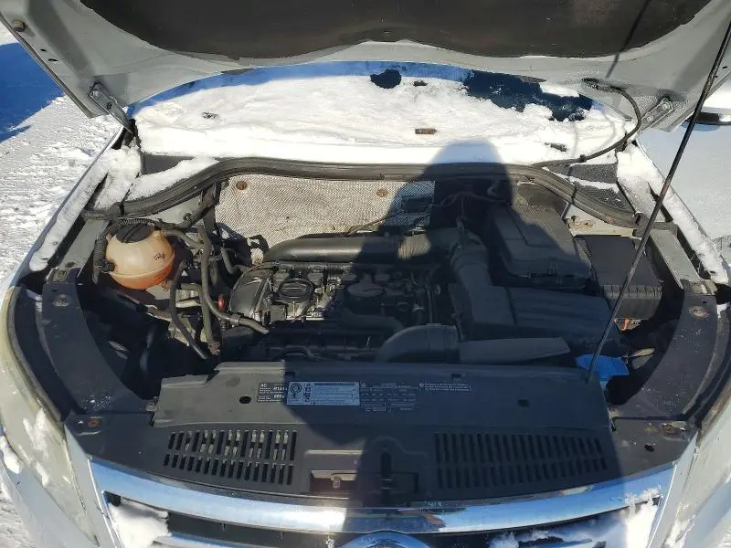 2010 VOLKSWAGEN TIGUAN SE  