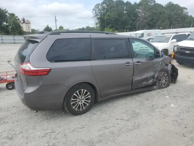 2019 TOYOTA SIENNA XLE  
