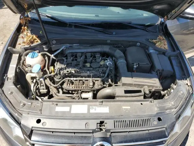 2015 VOLKSWAGEN PASSAT SE  