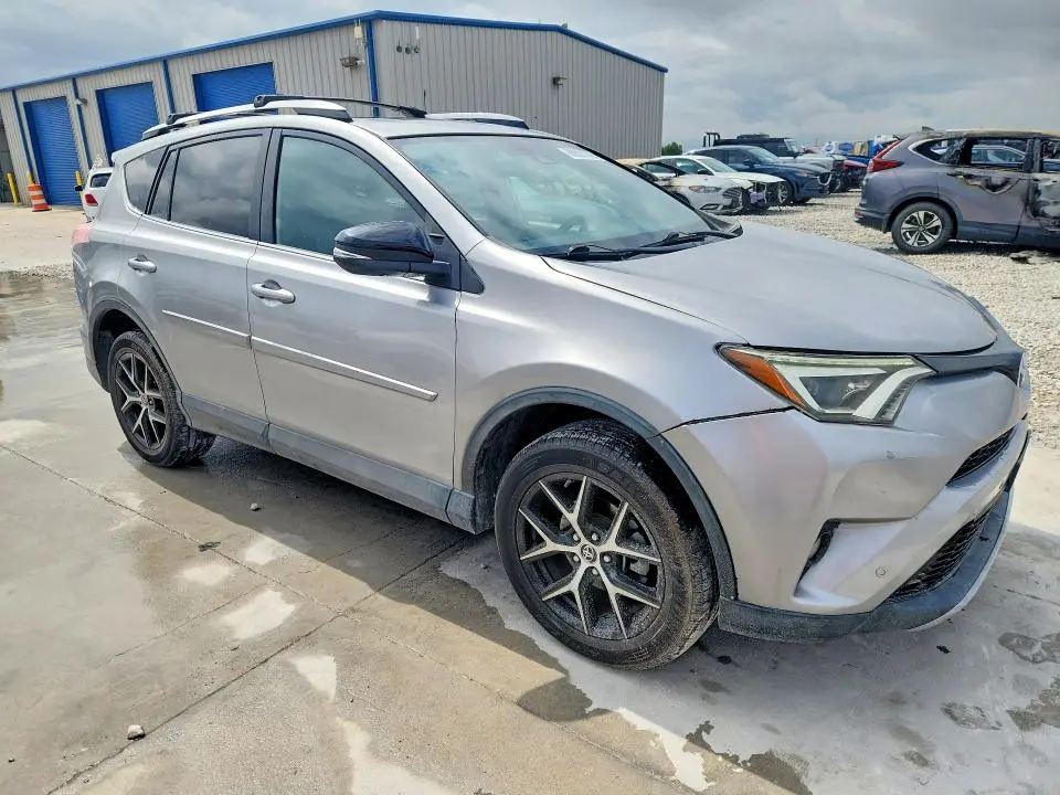 2016 TOYOTA RAV4 SE  