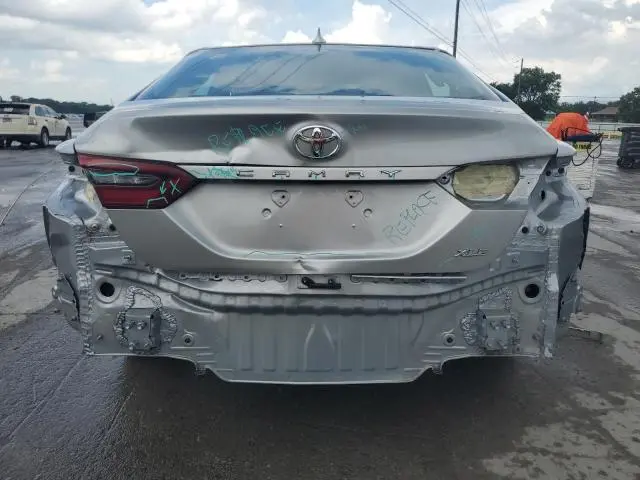 2021 TOYOTA CAMRY XLE  