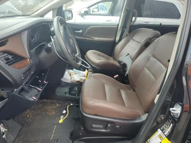 2017 TOYOTA SIENNA XLE  
