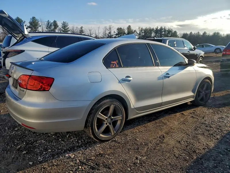 2012 VOLKSWAGEN JETTA SE  