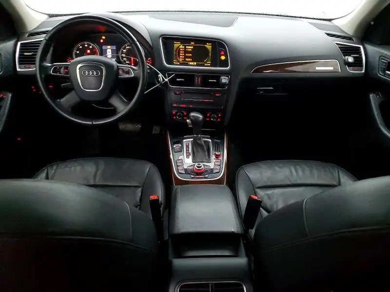 2010 AUDI Q5 PREMIUM PLUS  