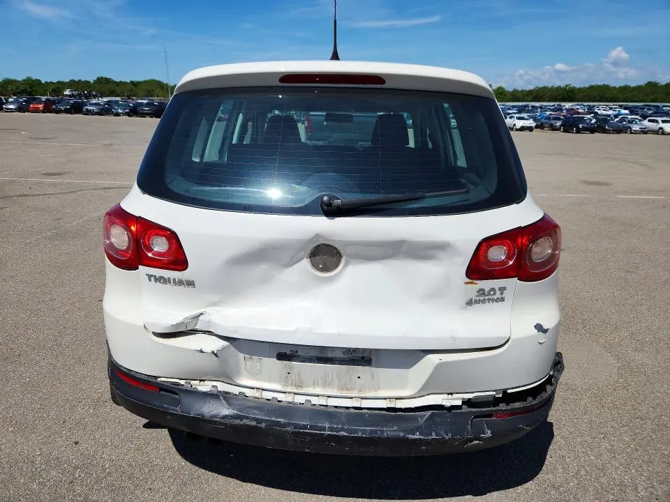2011 VOLKSWAGEN TIGUAN   