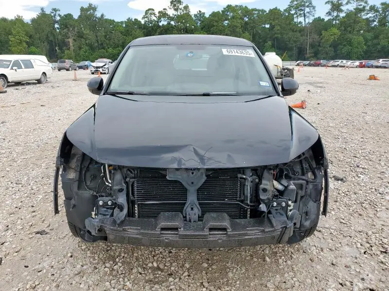 2013 VOLKSWAGEN TIGUAN S  
