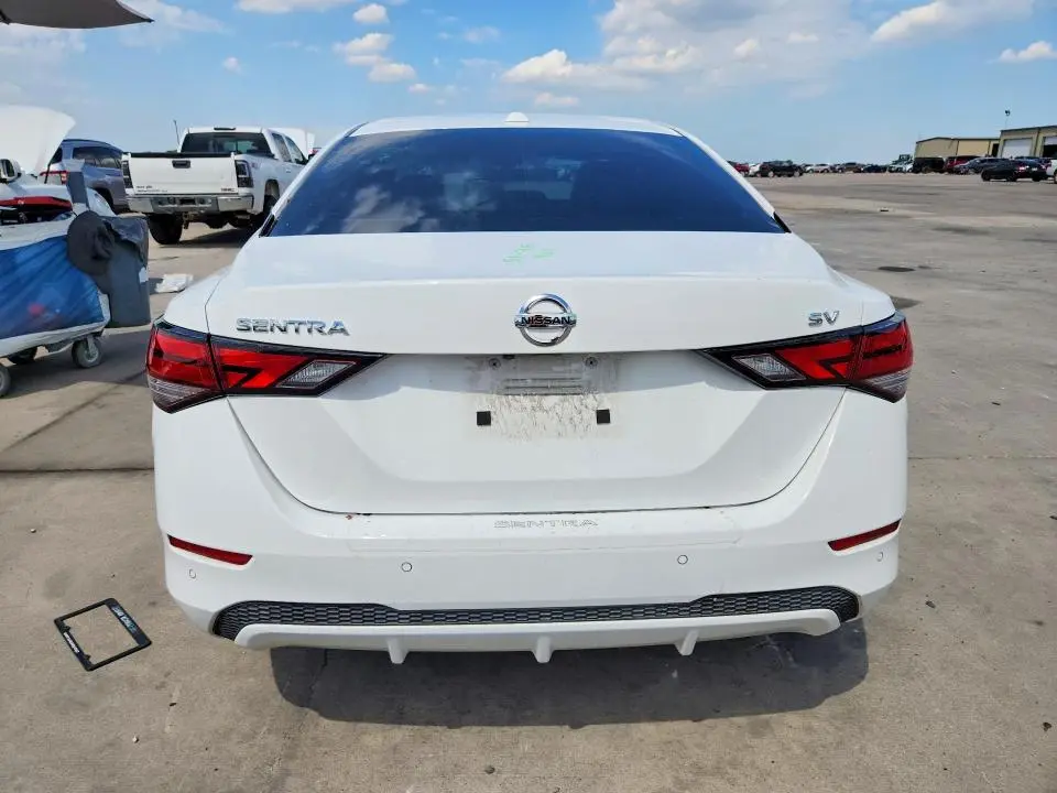 2022 NISSAN SENTRA SV  
