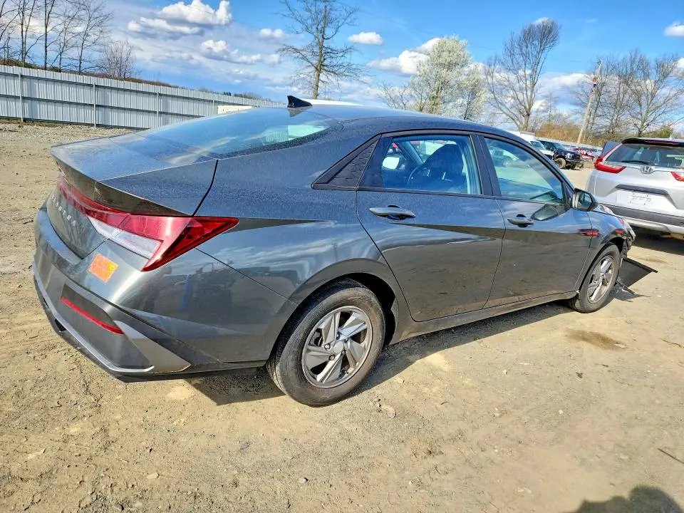 2025 HYUNDAI ELANTRA SE   