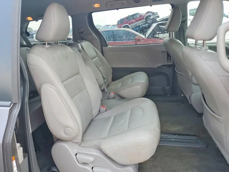 2015 TOYOTA SIENNA XLE PREMIUM 8-PASSENGER  