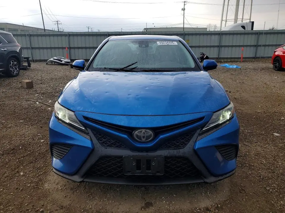 2019 TOYOTA CAMRY SE  