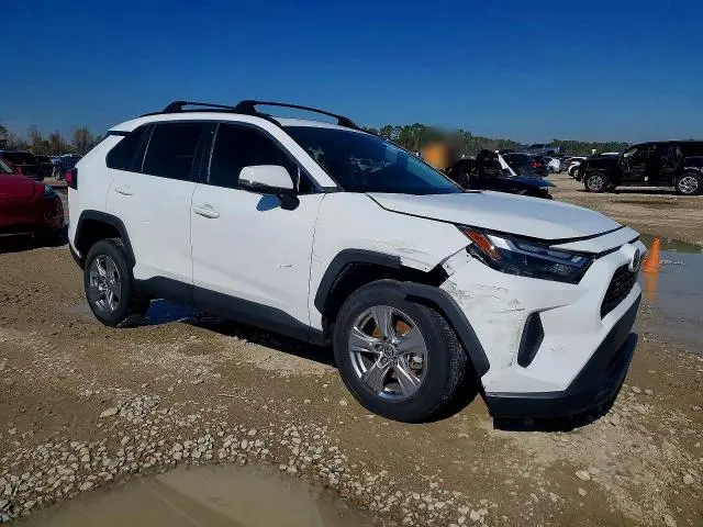 2022 TOYOTA RAV4 XLE  