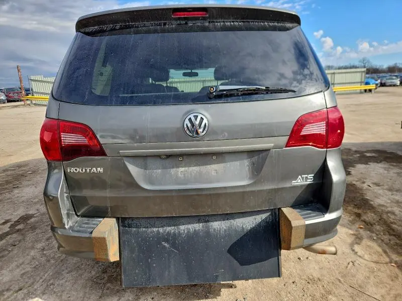 2010 VOLKSWAGEN ROUTAN SE  