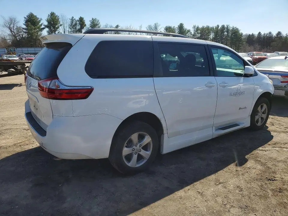 2015 TOYOTA SIENNA LE MOBILITY 7-PASSENGER  