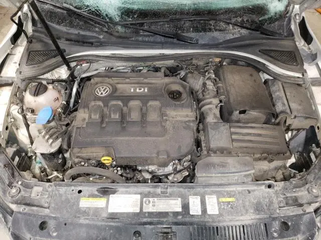 2015 VOLKSWAGEN PASSAT SE