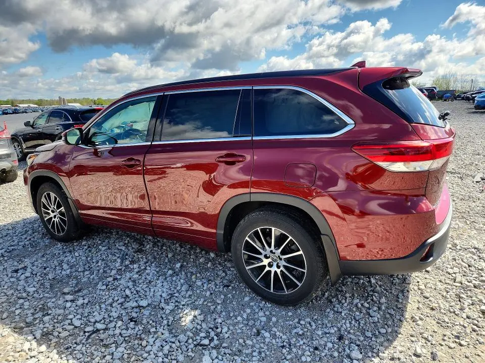 2017 TOYOTA HIGHLANDER SE  