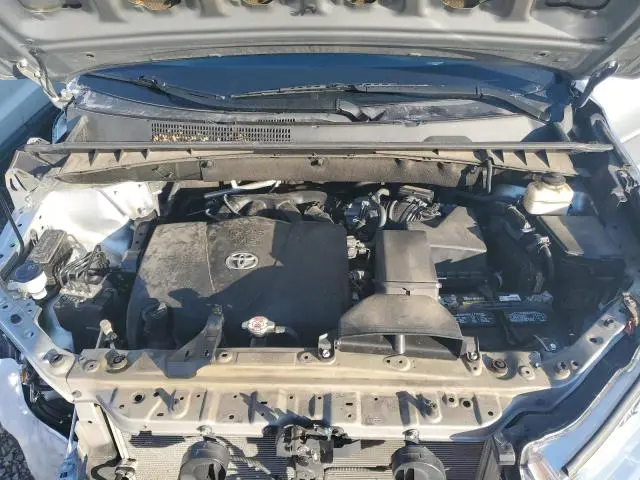 2018 TOYOTA HIGHLANDER LE  