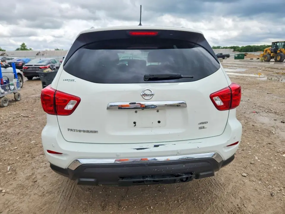 2017 NISSAN PATHFINDER SL  