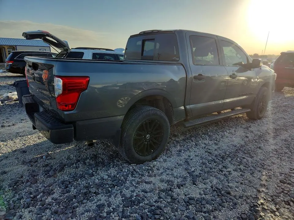2018 NISSAN TITAN SL  
