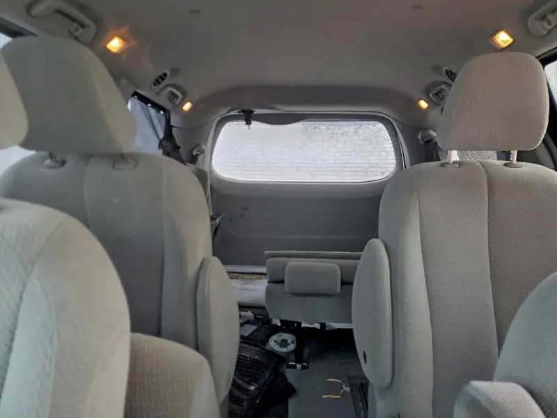 2014 TOYOTA SIENNA LE  