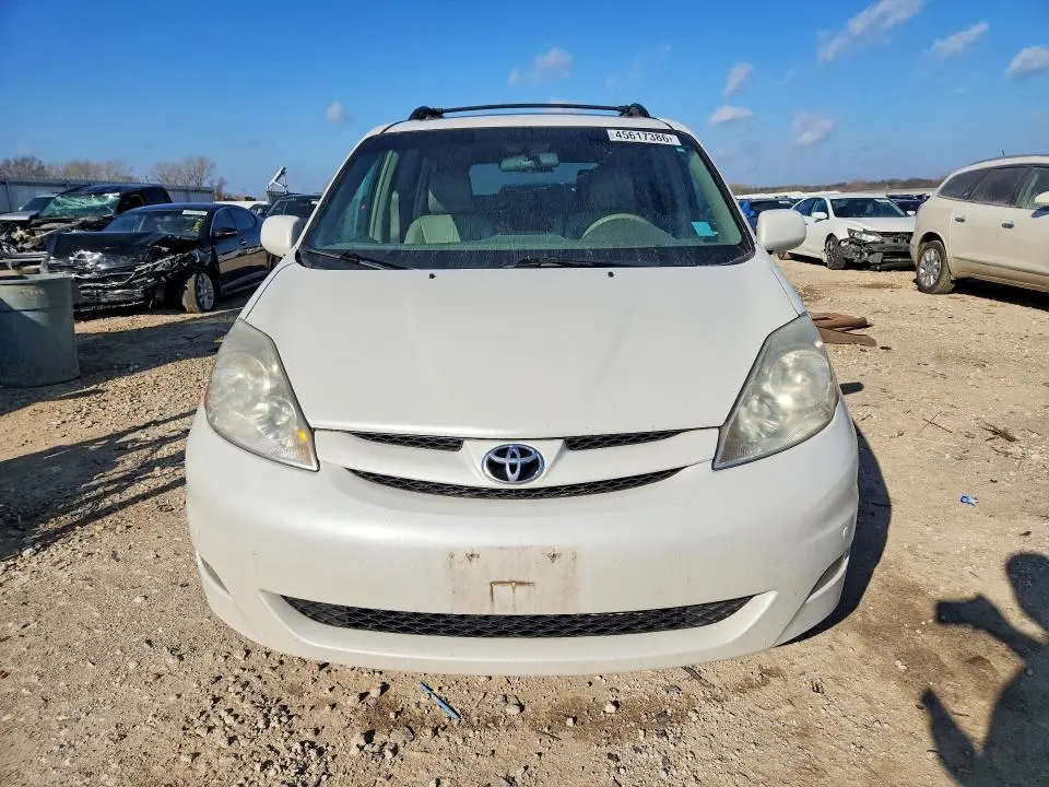 2010 TOYOTA SIENNA XLE  