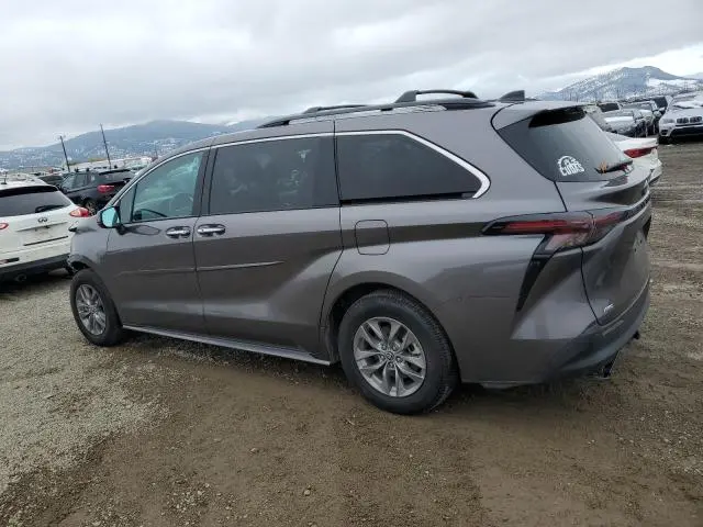 2024 TOYOTA SIENNA XLE  