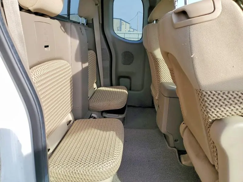 2011 NISSAN FRONTIER SV V6  