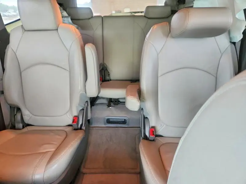 2012 CHEVROLET TRAVERSE LT  
