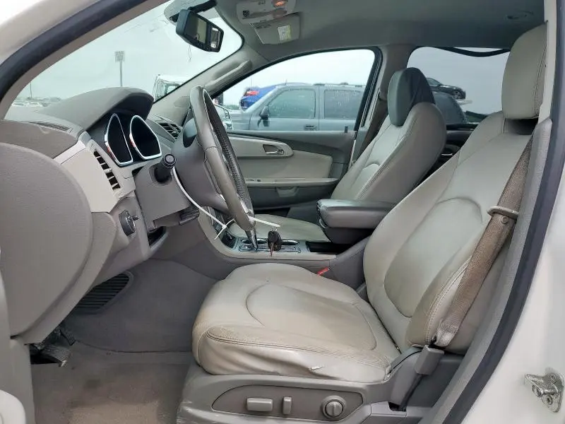 2010 CHEVROLET TRAVERSE LT  