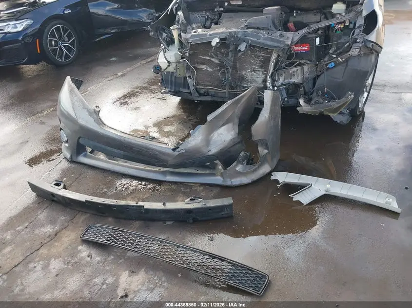 2013 TOYOTA SIENNA SE 8 PASSENGER