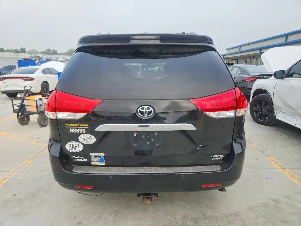 2014 TOYOTA SIENNA LIMITED 7-PASSENGER  