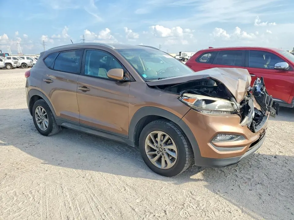 2016 HYUNDAI TUCSON SE  