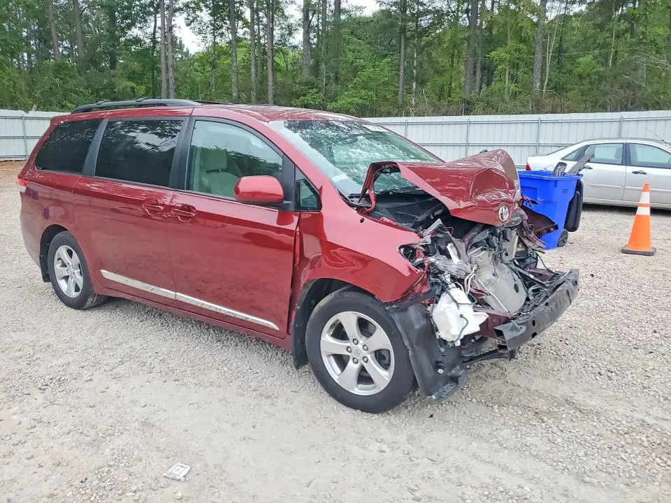 2013 TOYOTA SIENNA LE  