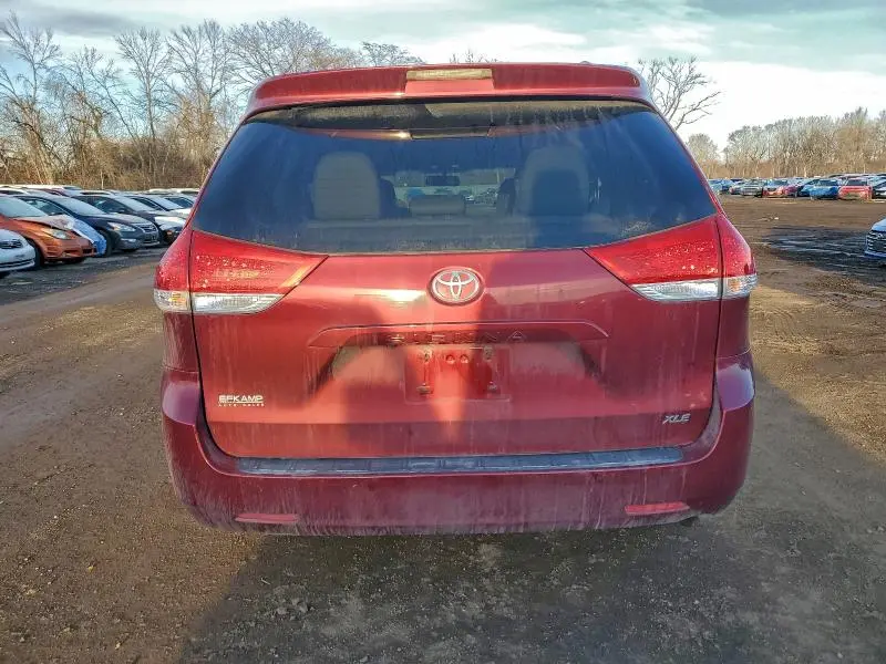 2011 TOYOTA SIENNA XLE  