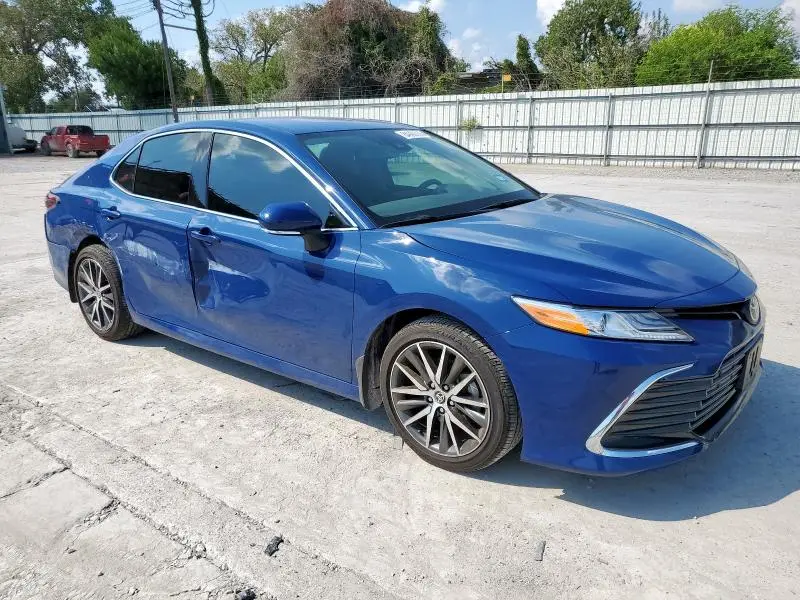 2024 TOYOTA CAMRY XLE  