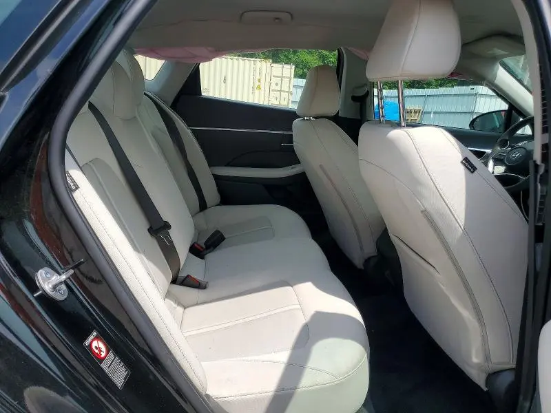 2023 HYUNDAI SONATA SE  