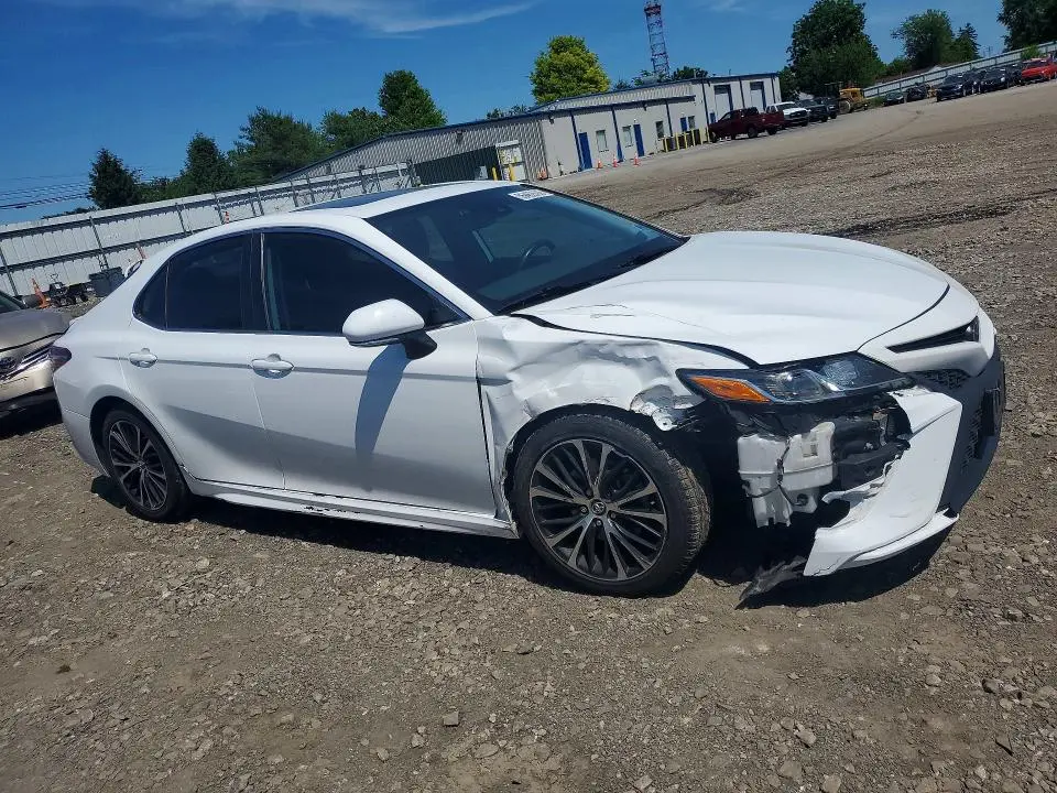 2019 TOYOTA CAMRY SE  