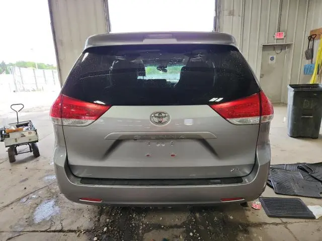2013 TOYOTA SIENNA XLE  