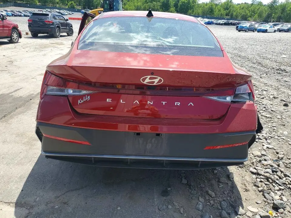 2024 HYUNDAI ELANTRA SE  