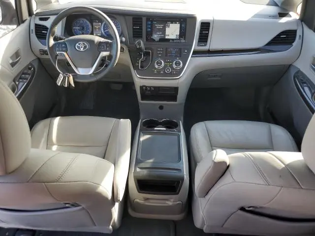 2016 TOYOTA SIENNA XLE  