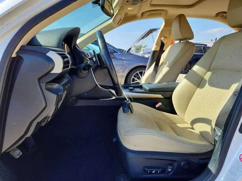 2016 LEXUS IS 200T  