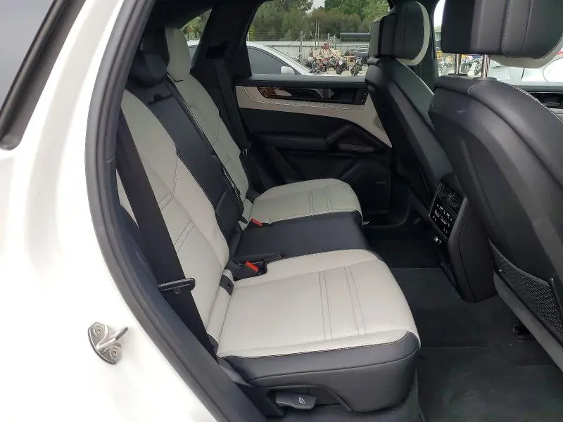 2025 PORSCHE CAYENNE   