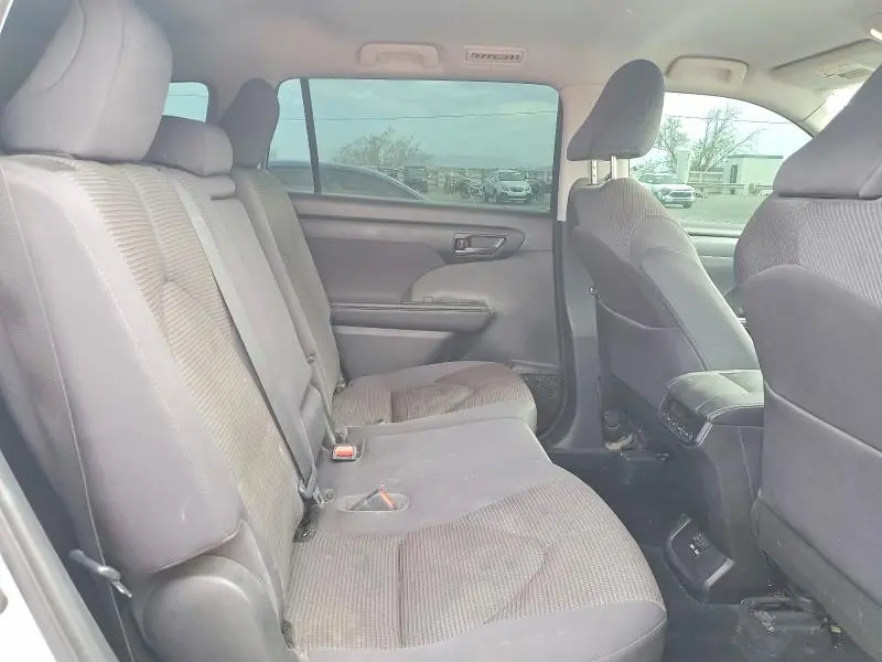 2021 TOYOTA HIGHLANDER LE  