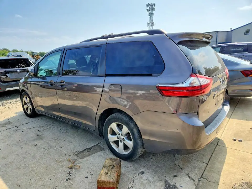 2015 TOYOTA SIENNA LE  