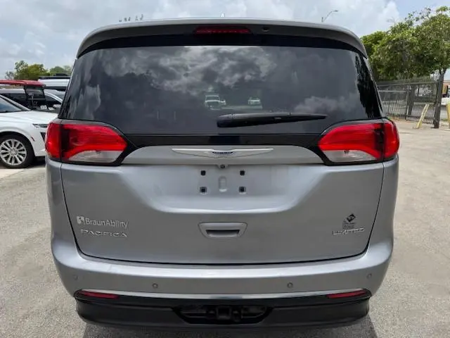 2019 CHRYSLER PACIFICA LIMITED  