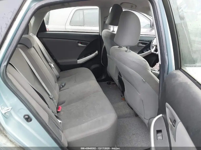 2013 TOYOTA PRIUS PLUG-IN  