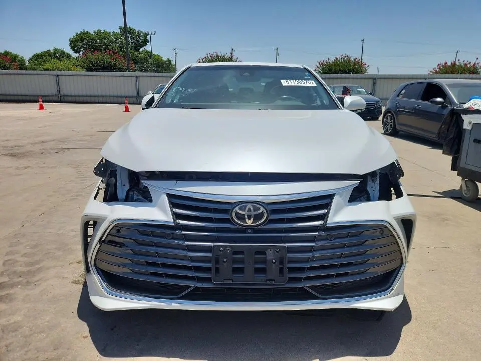 2019 TOYOTA AVALON LIMITED  