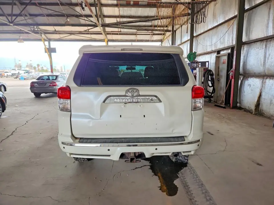 2010 TOYOTA 4RUNNER SR5  