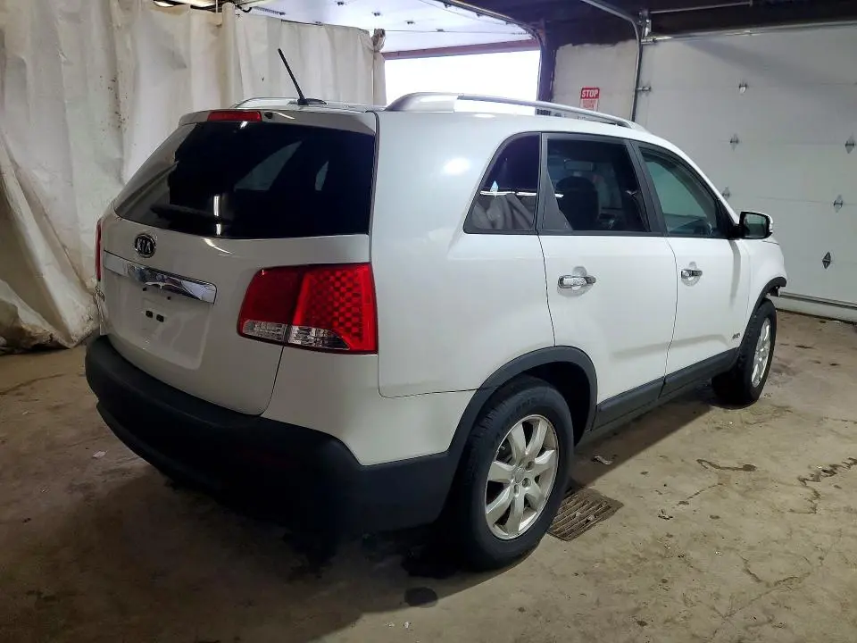 2013 KIA SORENTO LX  