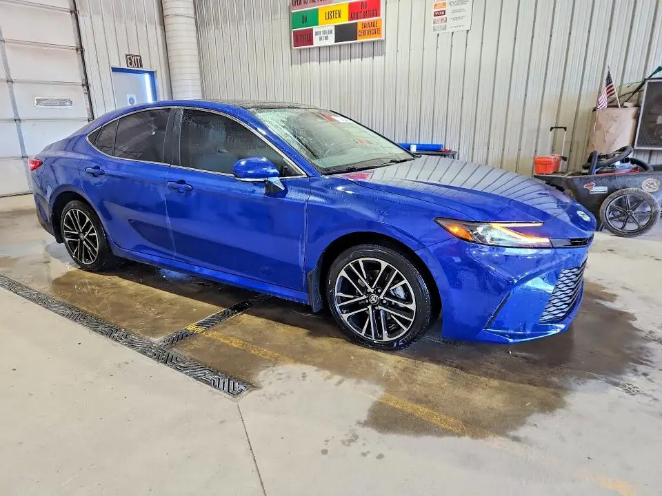 2025 TOYOTA CAMRY XLE  